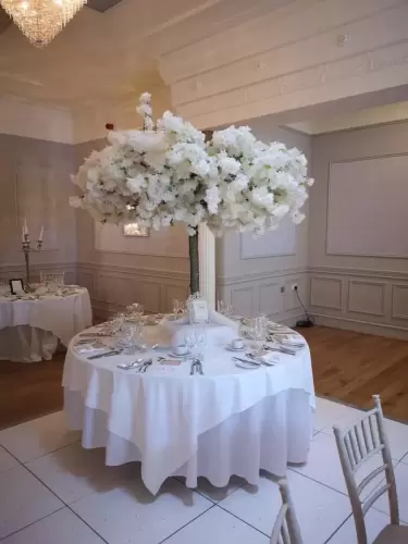 White-Canopy-Center-Piece