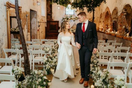 belleek-castle-romantic-ceremony-floral-setting