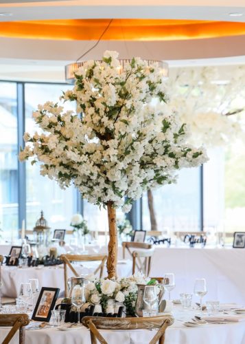 glasson-lakehouse-blossom-tree-centerpiece