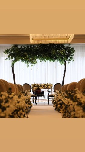 johnstown-estate-elegant-aisle-floral-decor