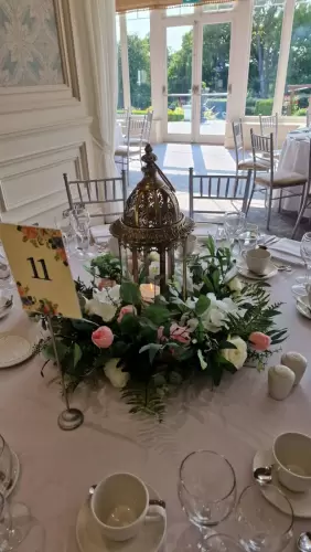 table-lanterns-with-greenery-1